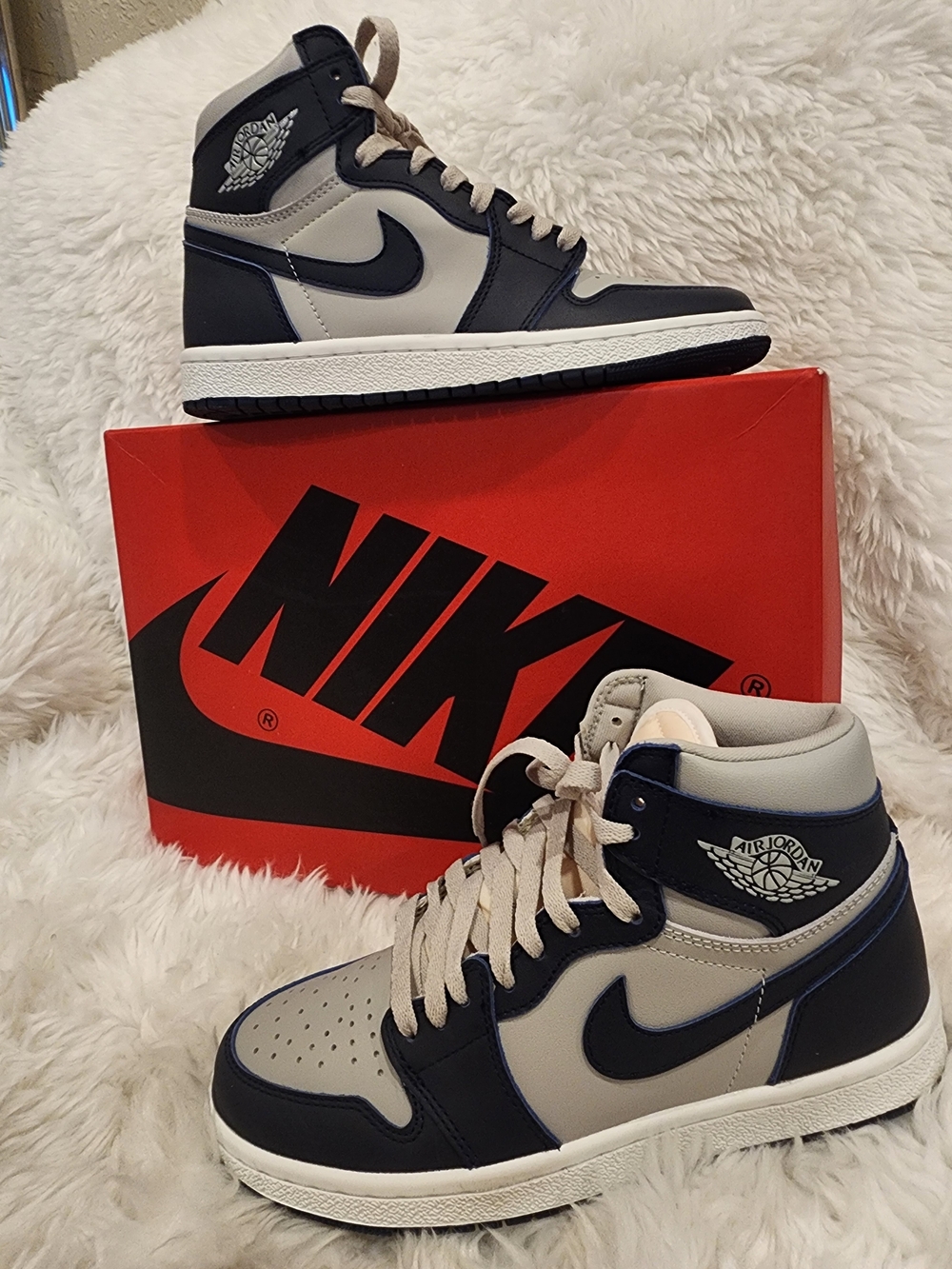 Nike Air Jordan 1 Retro High OG - Navy & Grey